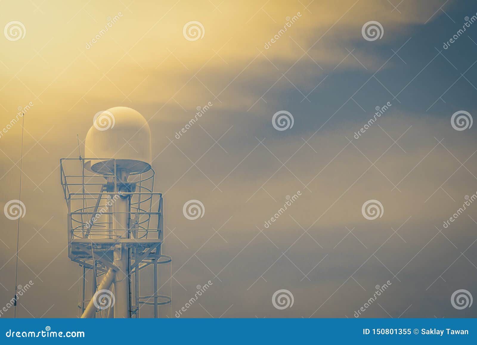 communicationÃ¢â¬â¹ radioÃ¢â¬â¹ andÃ¢â¬â¹ radarÃ¢â¬â¹ onÃ¢â¬â¹ navigationÃ¢â¬â¹ bridgeÃ¢â¬â¹ Ã¢â¬â¹deckÃ¢â¬â¹ shipÃ¢â¬â¹ onÃ¢â¬â¹ retroÃ¢â¬â¹ filterÃ¢â¬â¹ toneÃ¢â¬â¹